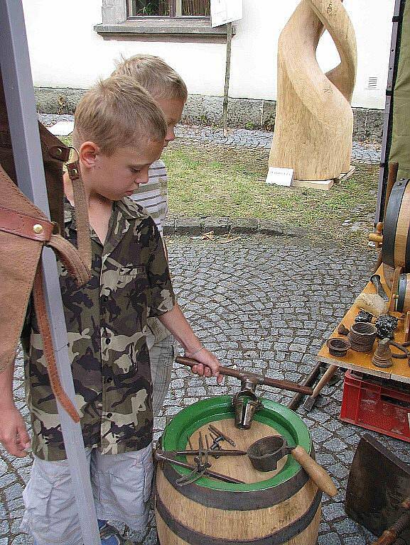 Řemesla zpracovávající dřevo přilákala do Žamberku množství návštěvníků. Nelitovali, bylo se na co dívat.