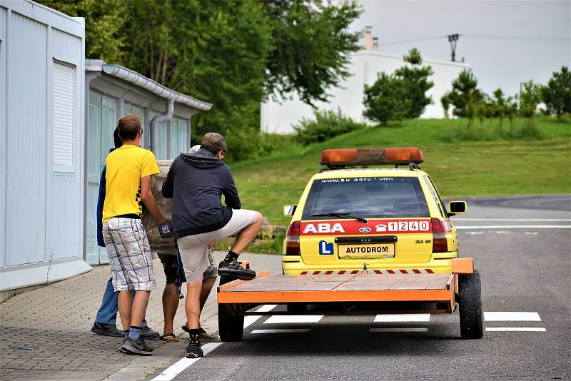 Zavítáte-li v těchto dnech do prostor vysokomýtského autodromu, všimnete si nejen obvyklých návštěvníků, kteří využívají dopravní hřiště či půjčovnu motokár.