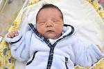 Matěj Divíšek je na světě od 3. října od 12.27 hodin. Radují se z něj rodiče Gabriela a Jiří z Lanškrouna, kde už má sestru Marii. Po porodu vážil 3,86 kg.