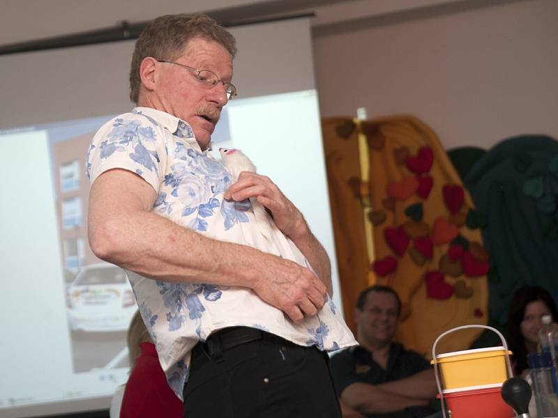 Zdravotní klaun Gary Edwards a jeho poslední seminář v Orlickoústecké nemocnici.