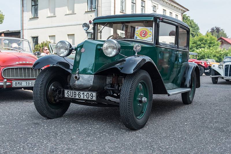 Veteran Car Club Červená Voda pořádal sraz historických vozidel.