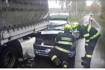 Ve čtvrtek se na Vysokomýtsku střetl osobní automobil s nákladním vozem.