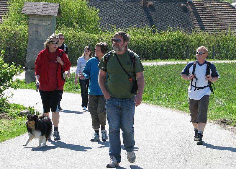 Pochod a cyklojízda Přes tři hrady hlásí účastnický rekord.