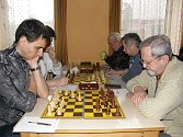 Dva duely souběžně sehráli ústečtí šachisté. Mužstvo C hostilo Svitavy, Ústí D pak Lanškroun B. 