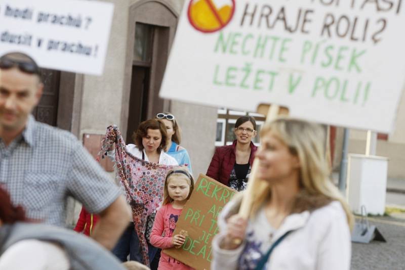 Veřejné jednání zastupitelstva města Lázně Bohdaneč o změně územního plánu. 