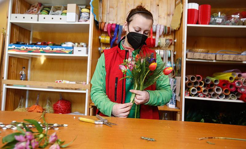 8. března slavíme Mezinárodní den žen. Na MDŽ většina mužů upřednostňuje darovat ženám květinu oproti bonboniérám nebo večeři.