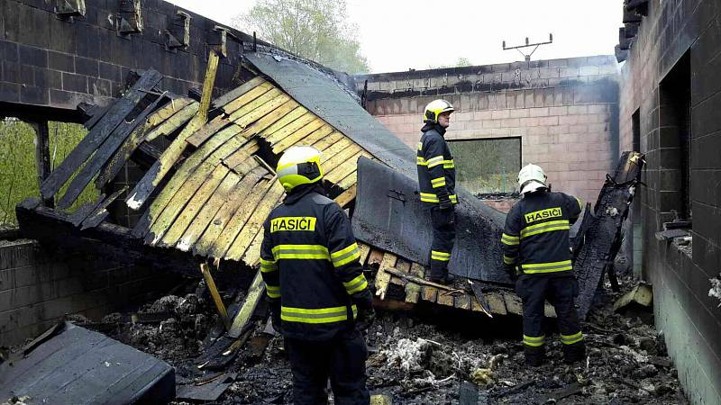 Ve Zdechovicích hořel rozestavěný dům.