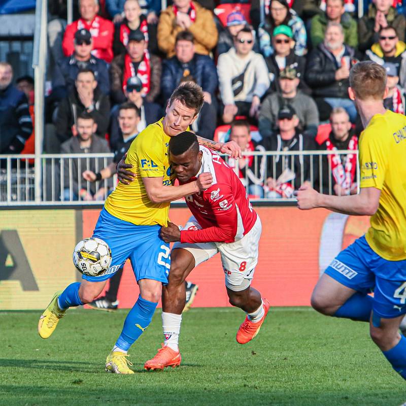 Lví podíl na výhře 3:1 nad Teplicemi měl chycenou penaltou jubilant Florin Nita.