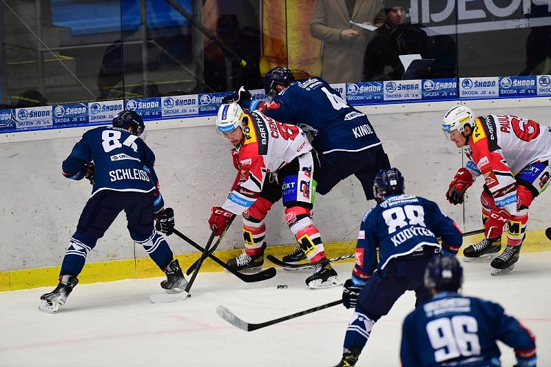 Pardubičtí hokejisté po velkém obratu zvítězili po prodloužení v Plzni.