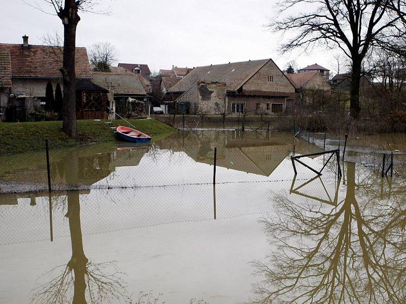 Jarní povodeň v Úhřetické Lhotě v březnu 2009