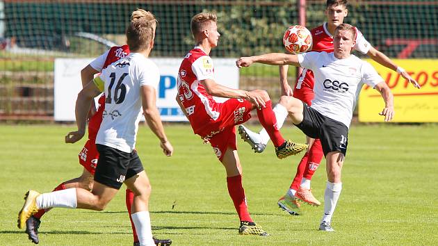 Česká fotbalová liga, skupina B: FK Pardubice B - TJ Sokol Živanice.