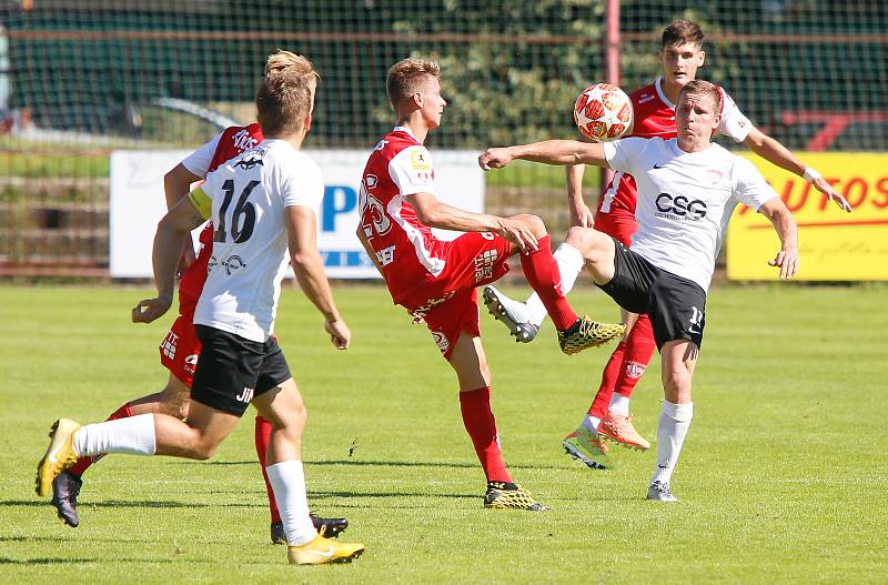 Česká fotbalová liga, skupina B: FK Pardubice B - TJ Sokol Živanice.
