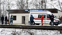 Osmnáctiletý mladík zřejmě vinou nepozornosti vstoupil na zastávce u pardubického závodiště před motorový vlak. Střet nepřežil.