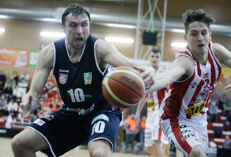 Basketbalové utkání Pardubice – Děčín 79:63.