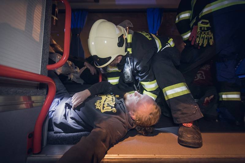 Cvičení Tunel 2018. V hřebečském tunelu cvičili záchranáři na nehodu autobusu se 40 zraněnými.