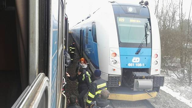 Poškození lokomotivy u Uherska způsobilo neodborné kácení stromů. Cestující museli přestupovat.