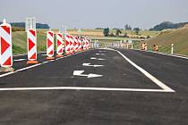 Ředitelství silnic a dálnic zprovoznilo první část nové přeložky silnice I/36 Časy - Holice.