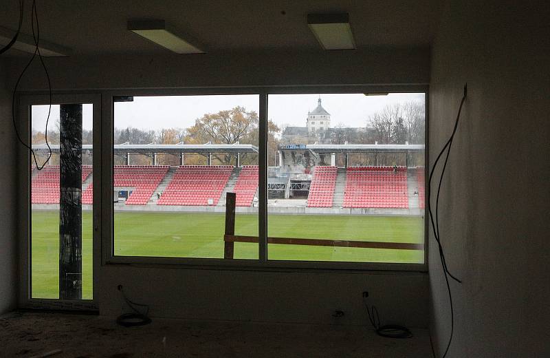 Nový fotbalový stadion prvoligového týmu FK Pardubice v prostorách bývalého Letního stadinu v Pardubicích  je téměř hotov.