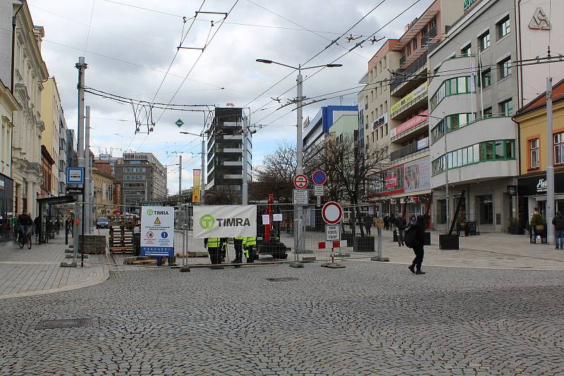 V Pardubicích začala plánovaná rekonstrukce části třídy Míru.