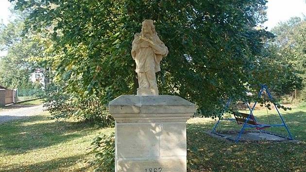 Ukradnou sochu svatého Jana Nepomuckého nahradila nová.