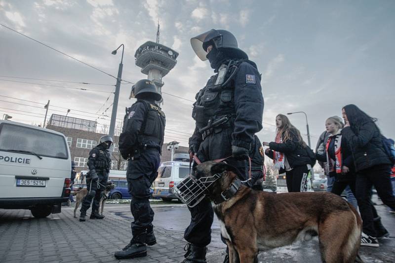 Derby Pardubice vs. Hradec. Policisté tentokrát příliš práce neměli.