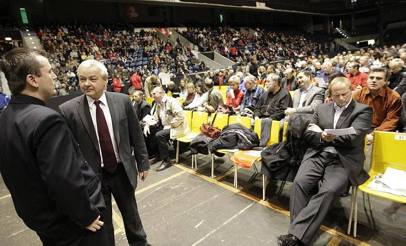 Veřejné projednávání záměru znovuobnovení provozu v semtínské spalovně tentokrát hostila pardubická ČEZ Arena.