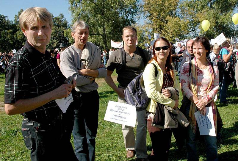 Protestovat v Praze byli také zaměstnanci Katastrálního úřadu Pardubického kraje