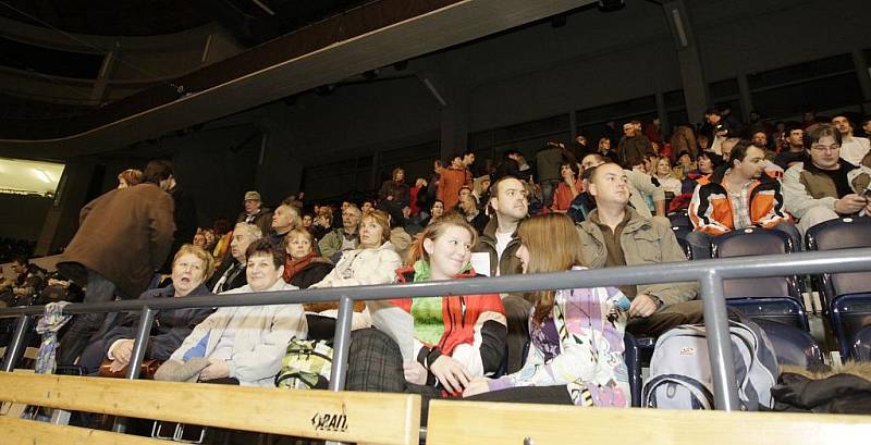 Veřejné projednávání záměru znovuobnovení provozu v semtínské spalovně tentokrát hostila pardubická ČEZ Arena.