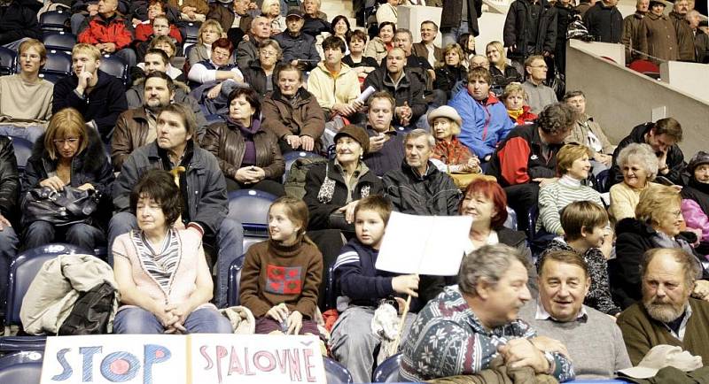 Veřejné projednávání záměru znovuobnovení provozu v semtínské spalovně tentokrát hostila pardubická ČEZ Arena.