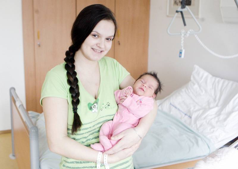 VERONIKA RÁCOVÁ se narodila 26. března v 1 hodinu a 5 minut. Měřila 48 centimetrů a vážila 3150 gramů. Rodiče Žaneta a František bydlí v Přelouči.