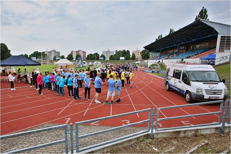 Školního atletického parapoháru se účastnilo po dvouleté pauze velké množství závodníků.