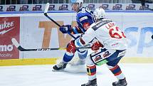 Hokejové utkání Tipsport extraligy v ledním hokeji mezi HC Dynamo Pardubice (v bíločerveném) a HC Kometa Brno (v modrobílém) v pardudubické enterie areně.