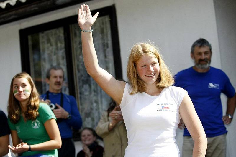 Bouřlivý aplaus čekal Lenku Štěrbovou v Mělicích, kde se konal závod Českého poháru v dálkovém plavání. 