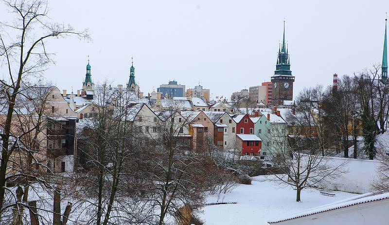 Pohled ze zámeckých valů. Krásné výhledy na zámek i na město.