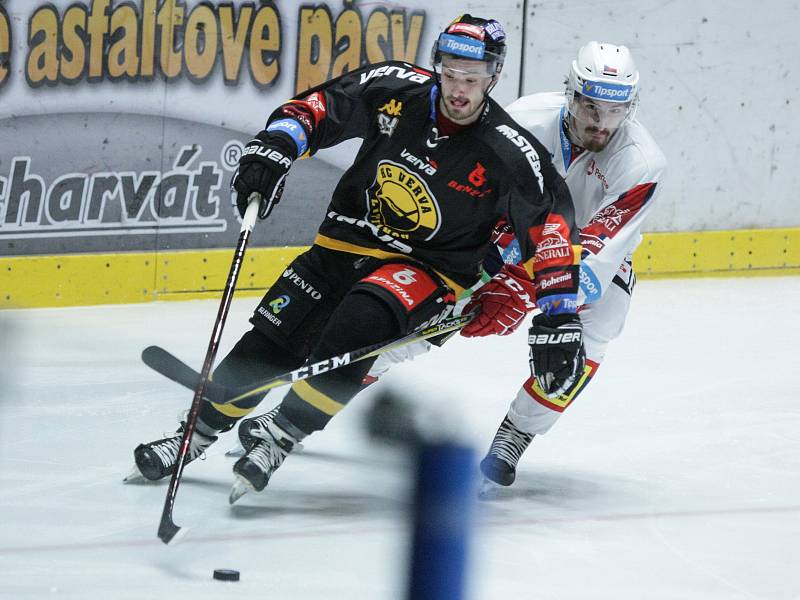 Play out hokejové extraligy: HC Dynamo Pardubice - HC Verva Litvínov.