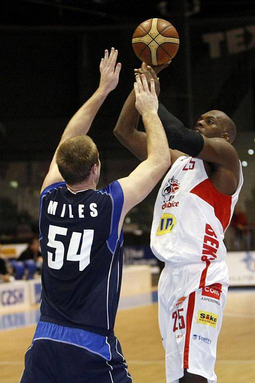 Basketbal: BK JIP Pardubice – BC Kolín 70:55.