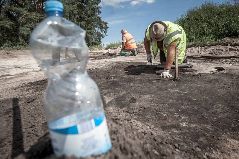 Záchranný archeologický výzkum v trase budoucí dálnice D35 u obce Rokytno.