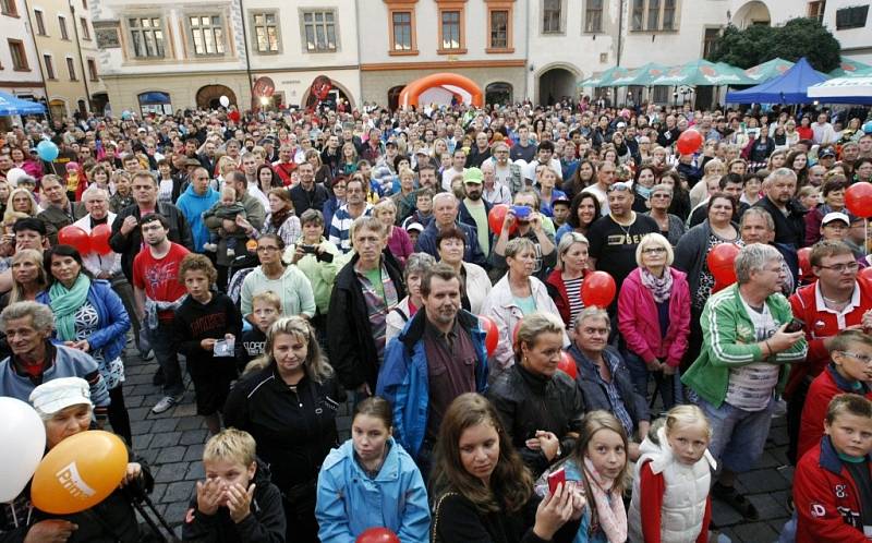 Pardubáci se mohli setkat s moderátory i herci z televize Prima. Vysílalo se z Pernštýnského náměstí.