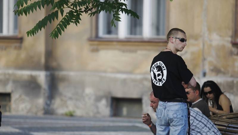 V Pardubicích se sešli extremisté na nepovolenou demonstraci. Protestovali proti policejní razii zaměřenou na neonacisty