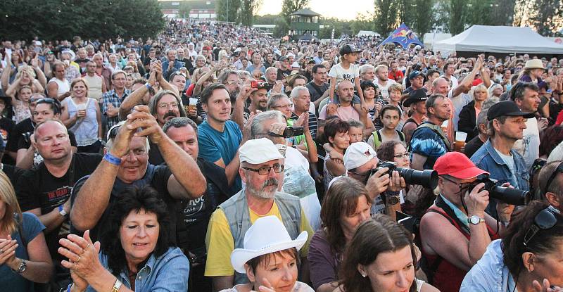 Třetí ročník Friends Festu na pardubickém dostihovém závodišti.