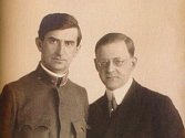 Josef Gočár (vlevo) a továrník Binko.