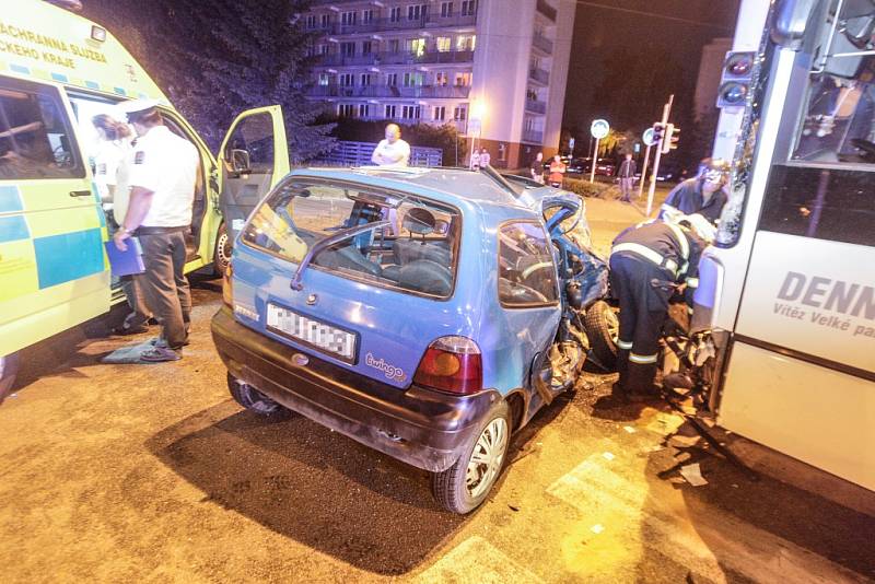 Vážná nehoda v Pardubicích na křižovatce ulic Na Drážce a Dašická si vyžádala tři zraněné.