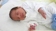 Patrik Sokol se narodil 2. června v 15:53 hodin. Měřil 43 centimetry a vážil 2110 gramů. Maminka Nikola a tatínek Martin jsou z Hlinska.