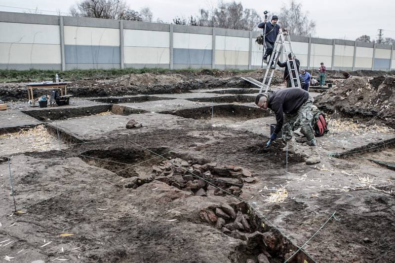 Záchranný archeologický průzkum na místě budoucího areálu technických služeb ve Chvaleticích