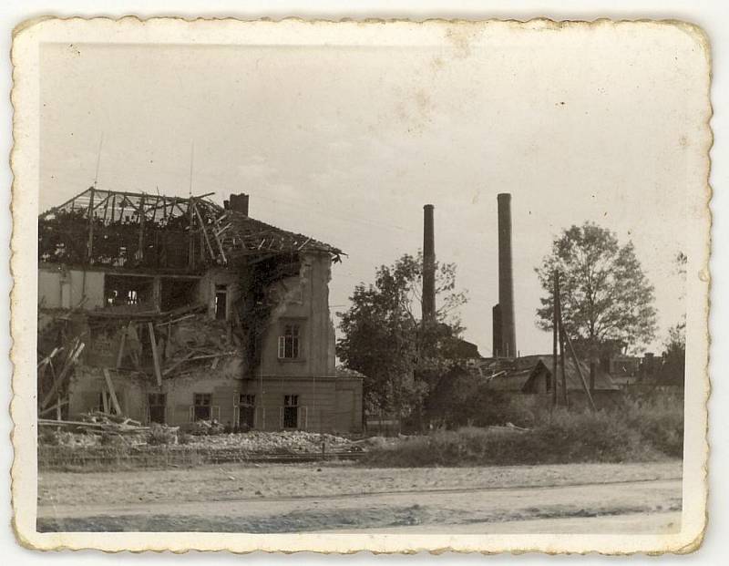 Snímky ze srpnového náletu na Pardubice v roce 1944