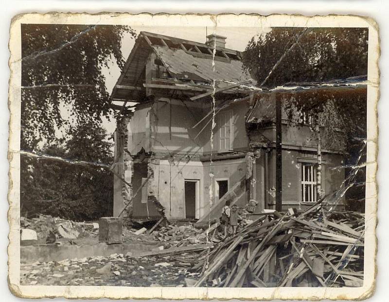 Snímky ze srpnového náletu na Pardubice v roce 1944