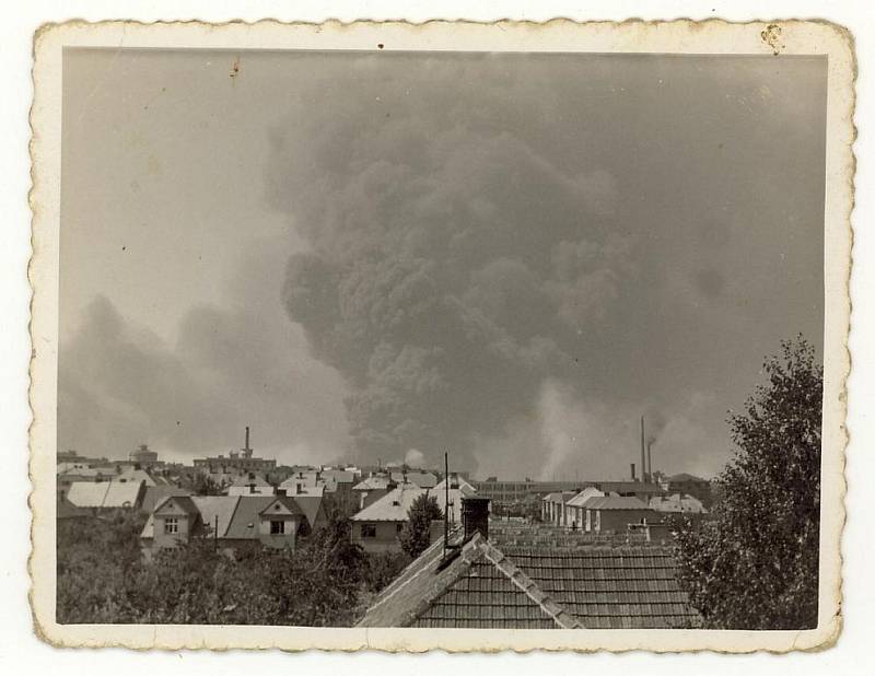 Snímky ze srpnového náletu na Pardubice v roce 1944