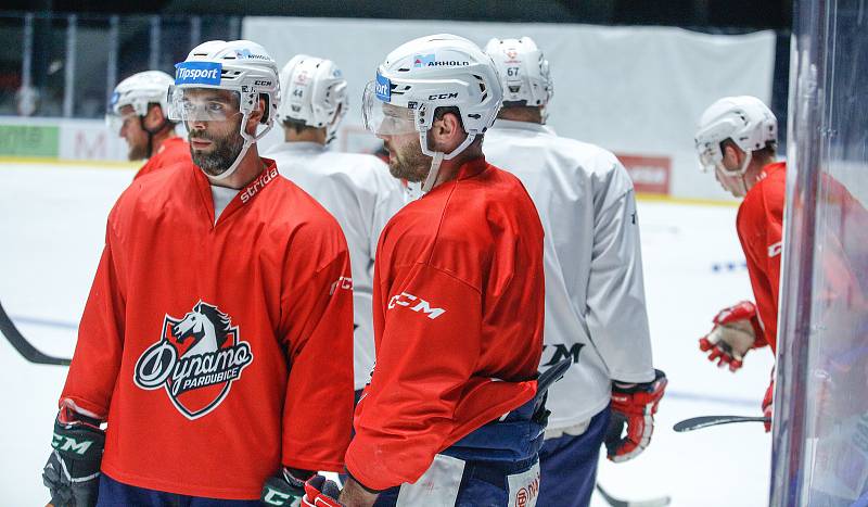 První trénink hráčů HC Dynamo na ledě v pardubické enteria areně.