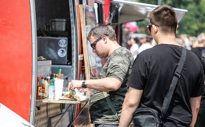 Čistě foodtruckový festival po roce zamířil do centra Pardubic.