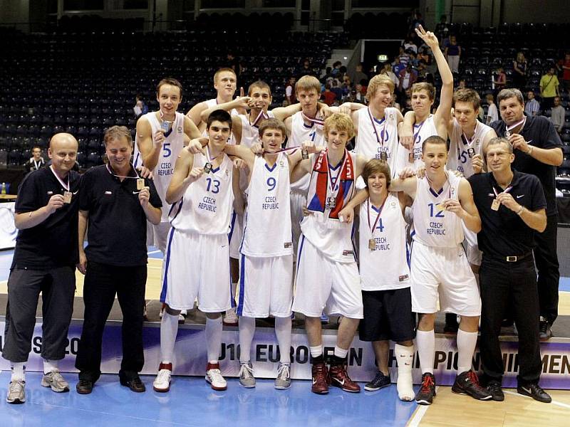 ME U16: Češi na šampionátu získali stříbro. Ve finále prohráli s Chorvatskem 57:67.